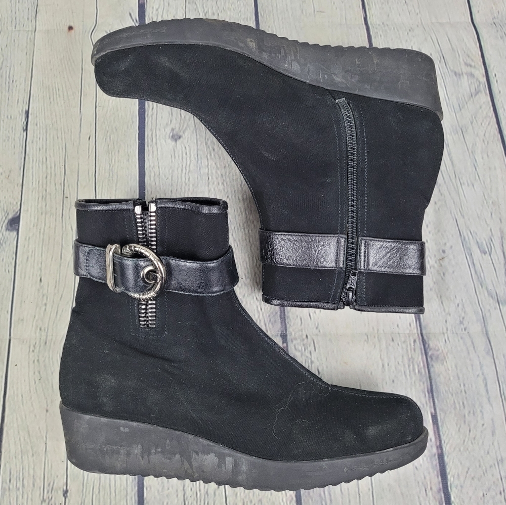 STUART WEITZMAN | side zip high top wedge boots